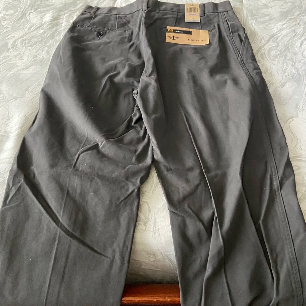 Dockers D3 - flat front. New with tags